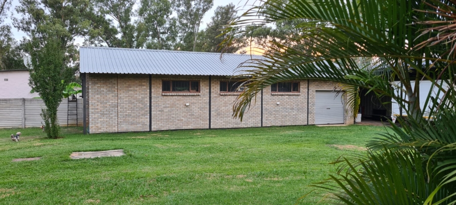 3 Bedroom Property for Sale in Waterglen A H North West